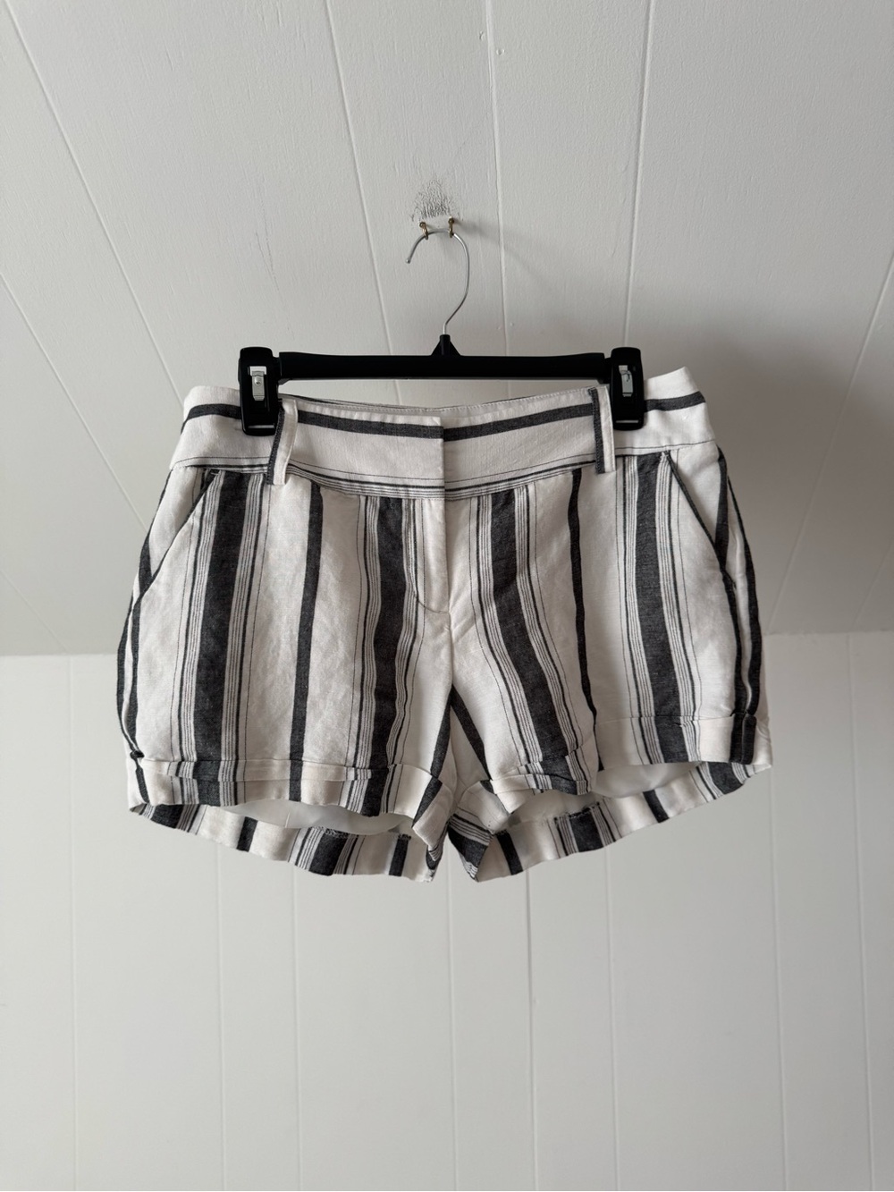 Express | Striped Black & White Midi Low-Rise Linen Blend Shorts, Size 8